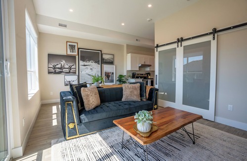Chatham-Kent Condo | Sleek. Brand New 1 Bedroom Condo. Cozy Luxury.