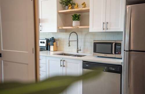 Chatham-Kent Condo | Sleek. Brand New 1 Bedroom Condo. Cozy Luxury.
