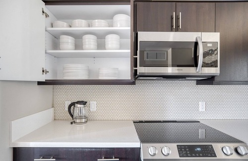 Burlingame Apartment | Sleek Burlingame 1BR w/W/D, Gym & Roof, nr Caltrain, by Blueground