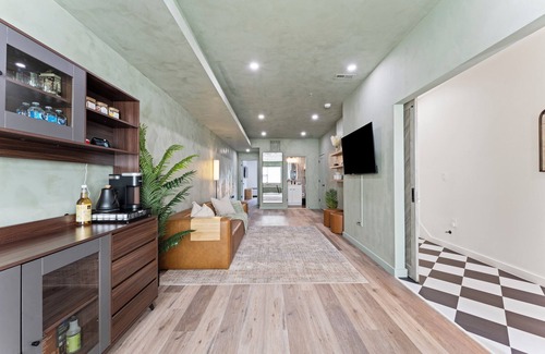 Washington House | Sleek & Cozy DC Oasis 1BR/1BA w/Accessible backyard