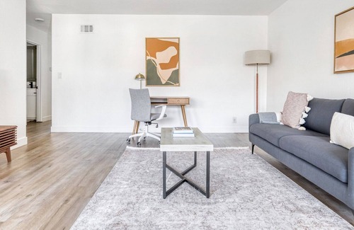 Cupertino Apartment | Sleek Cupertino 2BR w/ Gym, Pool & W/D, walk to Apple, by Blueground