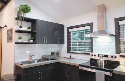 Urban Core House | Sleek Designer Loft: PS-5, Arcade, and Luxury Amenities/Downtown Jacksonville