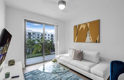 Doral Apartment | Sleek Doral Retreat 1 Bed Oasis With Free Parking