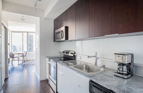 West Bellevue Apartment | Sleek Downtown Bellevue Studio w/Gym, W/D, near shops, by Blueground