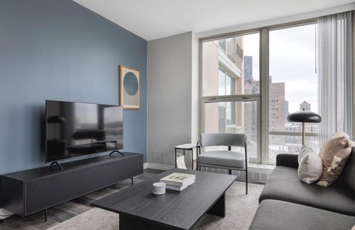 Edgewater Beach Apartment | Sleek Edgewater 1BR w/Gym, Deck & Lounge, nr L, by Blueground