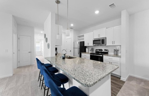 Orange Park Apartment | Sleek Escape: Modern 3 BR Jacksonville Condo