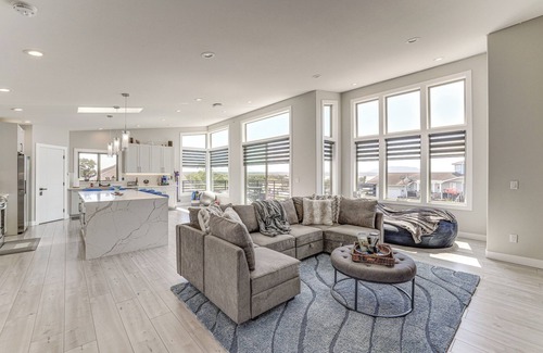 Ferndale Condo | Sleek Ferndale Home w/Ocean & Mountain Views!