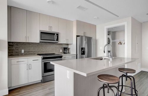Five Points Apartment | Sleek Five Points 1BR w/ W/D, Gym & Roof Lounge, near RiNo, by Blueground