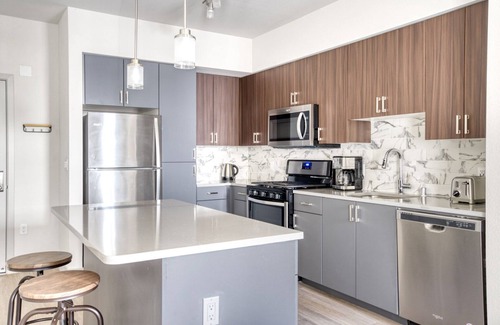 Fremont Apartment | Sleek Fremont 1BR w/Roof Deck, Pool & Spa, near TJ & WF, by Blueground