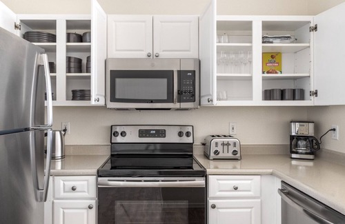 Central District Apartment | Sleek Fremont 2BR w/ W/D, Pool, Gym, Parking, walk to BART, by Blueground