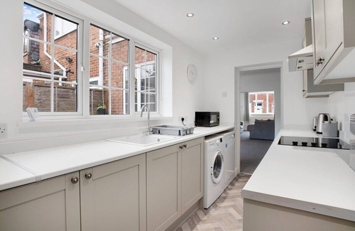 Hetton-le-Hole House | Sleek Gem Home in Houghton le Spring, Sleeps 5