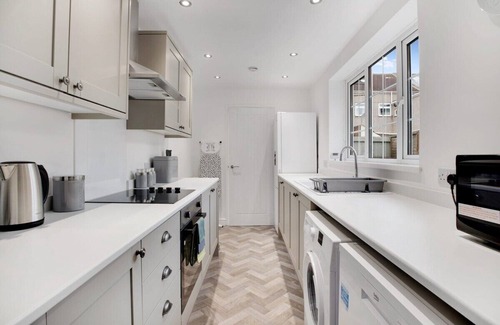 Hetton-le-Hole House | Sleek Gem Home in Houghton le Spring, Sleeps 5