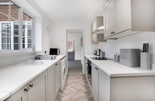 Hetton-le-Hole House | Sleek Gem Home in Houghton le Spring, Sleeps 5