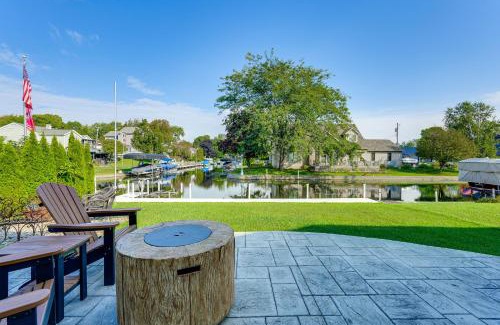 Syracuse House | Sleek Getaway on Lake Wawasee with Private Dock!