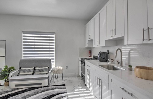 Country Club Apartment | Sleek Hialeah Guest Suite on Golf Course!