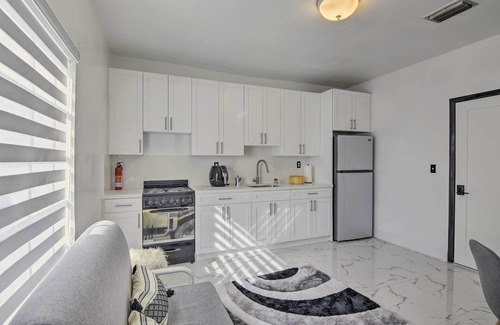Country Club Apartment | Sleek Hialeah Guest Suite on Golf Course!