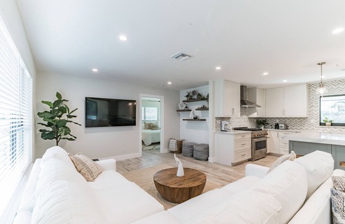 Jupiter House | Sleek home near beaches, shops, & dining, with private pool & high-end kitchen