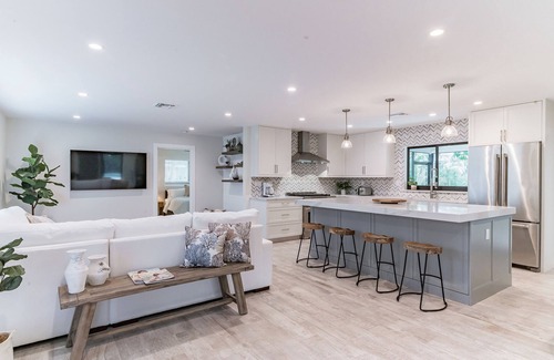 Jupiter House | Sleek home near beaches, shops, & dining, with private pool & high-end kitchen