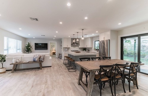 Jupiter House | Sleek home near beaches, shops, & dining, with private pool & high-end kitchen