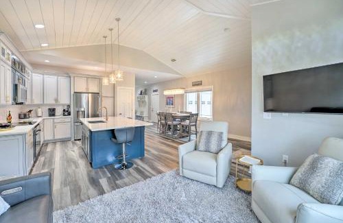 Ludington House | Sleek Ludington Haven Less Than 1 Mi to Lake Michigan