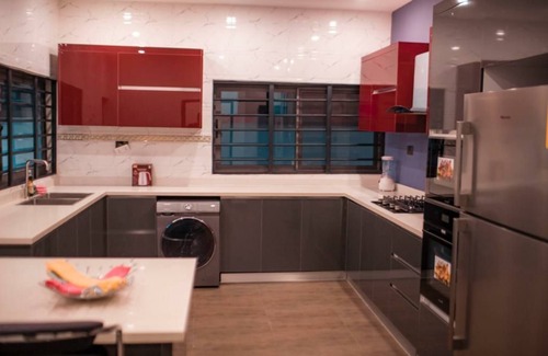 Kumasi House | Sleek Luxury 3-bedroom townhome in Kumasi with AC, WiFi