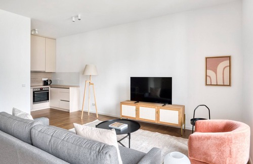Tiergarten Apartment | Sleek Mitte 2BR near Potsdamer Platz & Nollendorfplatz, by Blueground