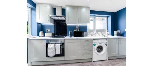 Peckham Rye Apartment | Sleek Modern 3BR Flat in Nunhead