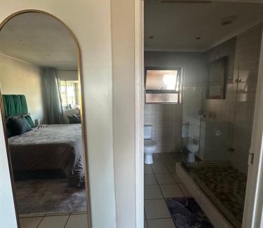 Parow North Apartment | Sleek Modern Luxury Pool Side Apartment