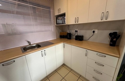 Parow North Apartment | Sleek Modern Luxury Pool Side Apartment