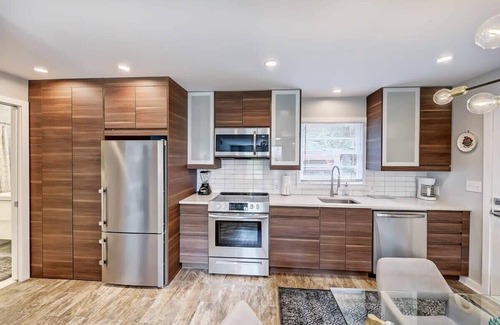 Charlotte Condo | Sleek Myers Park 1BR King Condo | Queens Rd
