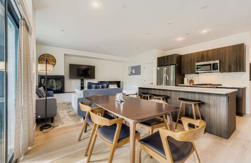 Willow Grove Condo | Sleek New Condo on Blue River. Central to 6 ski resorts. Shopping/Dining/Hiking/Biking Trails, WiFi