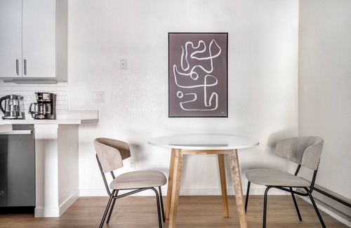Midtown Apartment | Sleek Palo Alto 1BR w/Gym, Pool & W/D, nr Stanford, by Blueground