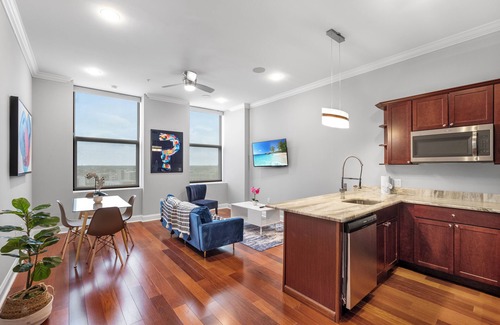 Olde Kensington Apartment | Sleek Residence with Rooftop Pool, Gym, and Concierge Service
