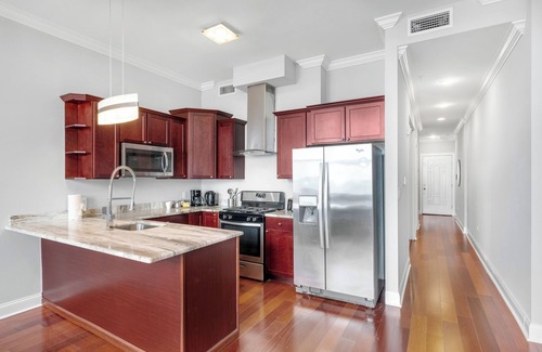 Olde Kensington Apartment | Sleek Residence with Rooftop Pool, Gym, and Concierge Service