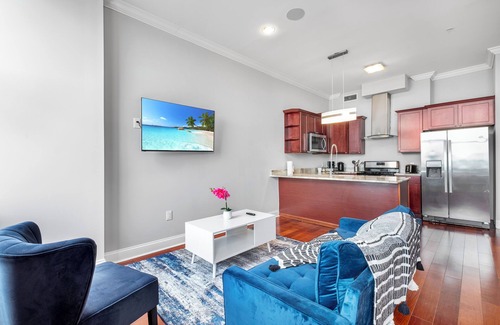 Olde Kensington Apartment | Sleek Residence with Rooftop Pool, Gym, and Concierge Service