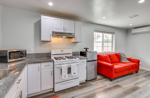 San Fernando Apartment | Sleek San Fernando Studio ~ 14 Mi to Universal