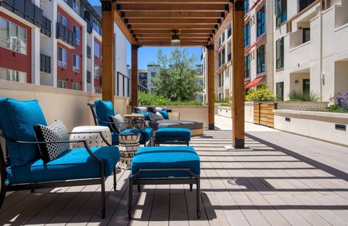 Central San Mateo Apartment | Sleek San Mateo 1BR w/ A/C, Gym & W/D, nr Caltrain, by Blueground