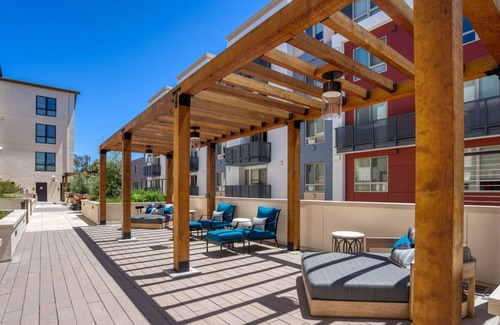 Central San Mateo Apartment | Sleek San Mateo 1BR w/ A/C, Gym & W/D, nr Caltrain, by Blueground