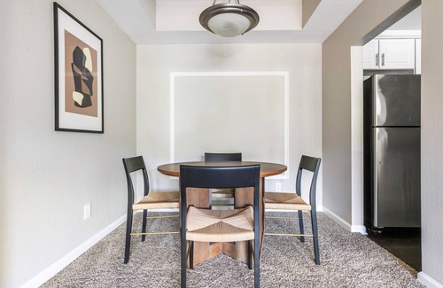 Santa Clara Apartment | Sleek Santa Clara 2BR w/W/D, Gym, Pool, walk to Safeway, by Blueground