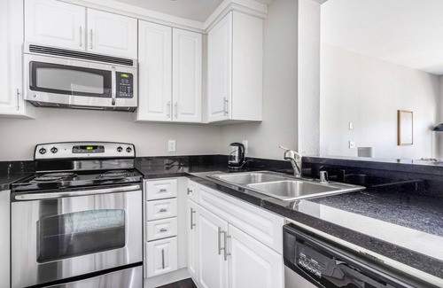 Santa Clara Apartment | Sleek Santa Clara 2BR w/W/D, Gym, Pool, walk to Safeway, by Blueground