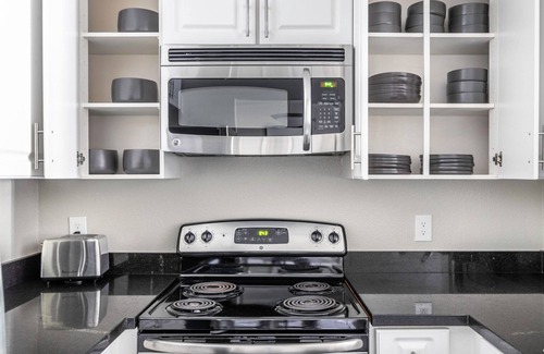 Santa Clara Apartment | Sleek Santa Clara 2BR w/W/D, Gym, Pool, walk to Safeway, by Blueground