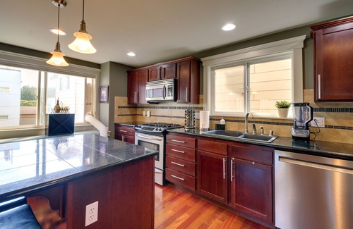 North Delridge House | Sleek Seattle Getaway ~ 3 Mi to Alki Beach!