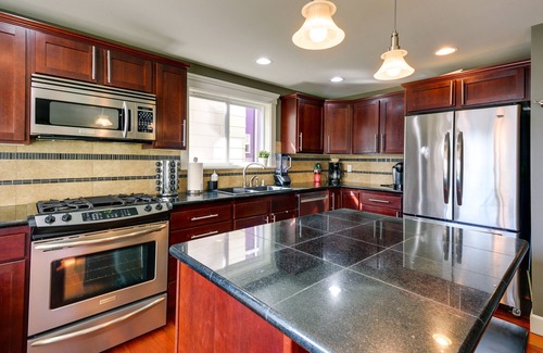 North Delridge House | Sleek Seattle Getaway ~ 3 Mi to Alki Beach!