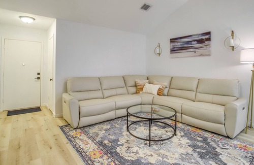 Spring Shadows House | Sleek & Spacious Houston Home w/ Patio & Yard!
