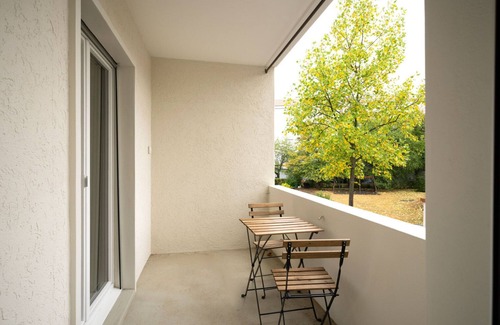 St. Johann Apartment | Sleek St. Johann 3 Room w/Storage & W/D, nr Local Market, by Blueground
