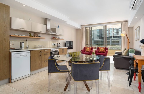 Victoria and Alfred Waterfront Apartment | Sleek Studio Apartment on the Canals
