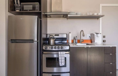 Hosford-Abernethy Apartment | Sleek Studio Food Cart Row & Vintage Shops