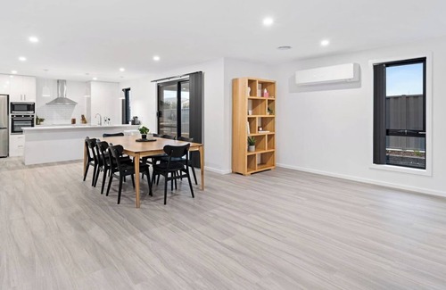 Shorewell Park House | Sleek & Stylish Family Retreat in Shorewell Park
