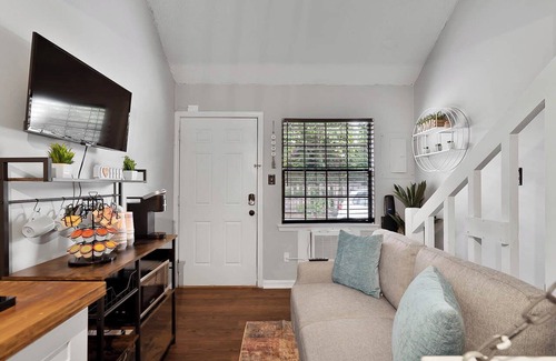 Southwest Raleigh Apartment | Sleek Urban Loft Dwntown Raleigh