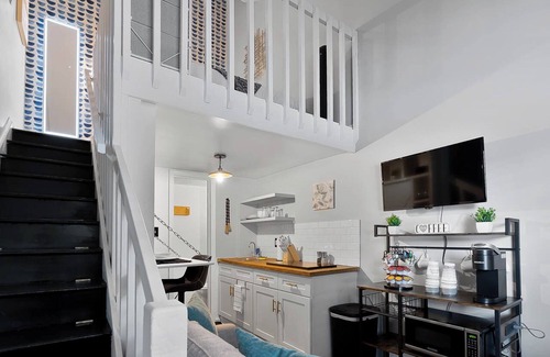 Southwest Raleigh Apartment | Sleek Urban Loft Dwntown Raleigh